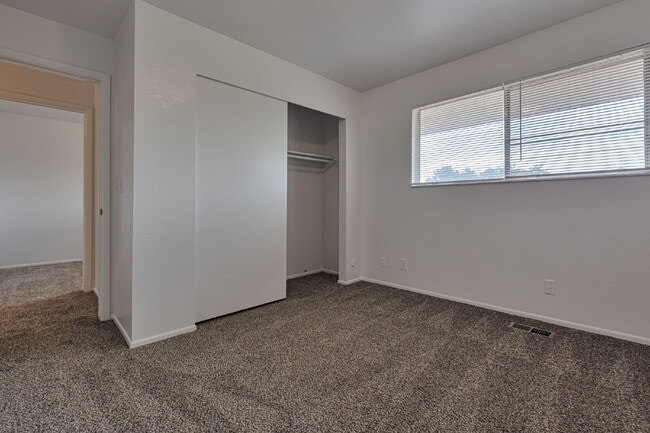 Building Photo - NEW CARPET | Charming 3 B 1.5 BA Duplex Unit in the Heart of Midvale