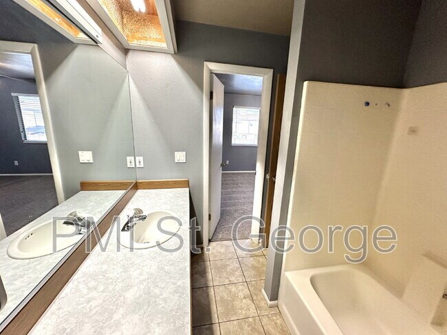 Building Photo - 1749 W 1020 N