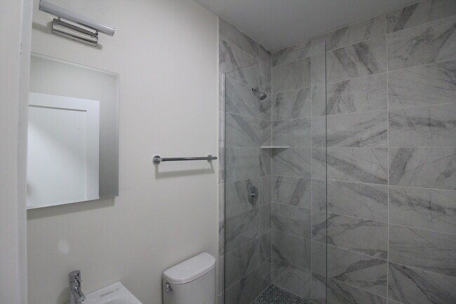 Building Photo - 6307 N Mozart St