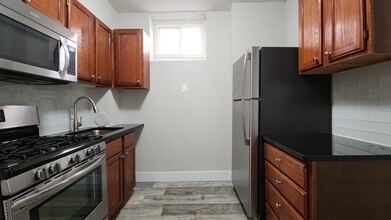 Building Photo - 7512 Cromwell Dr