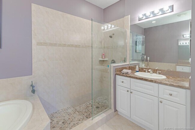 Building Photo - 2371 SW Carriage Hill Terrace