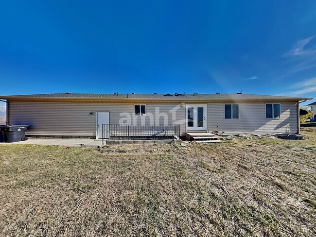 Building Photo - 3703 Lake Vista Dr