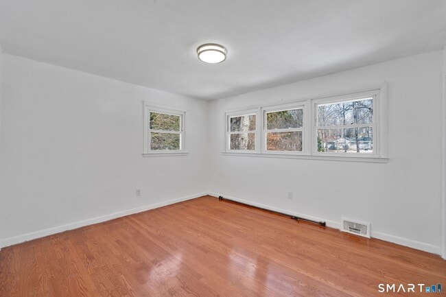 Building Photo - 178 Kelly Rd