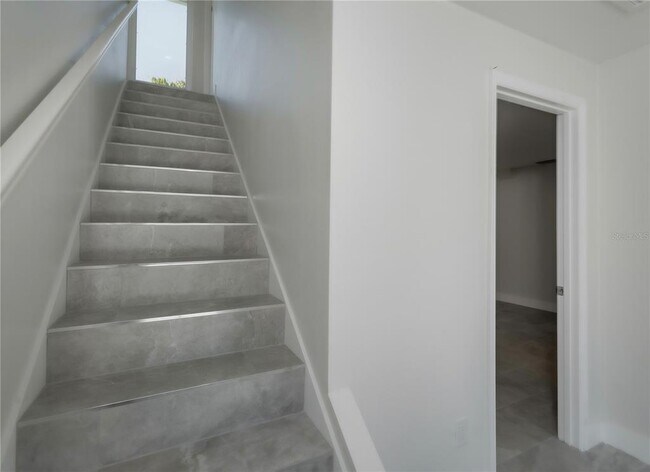 Building Photo - 310 Hibiscus St