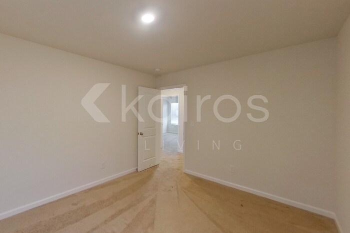 Building Photo - 3440 Bridgewood Dr