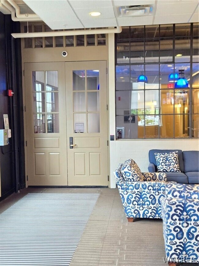 Building Photo - 2917 Main St