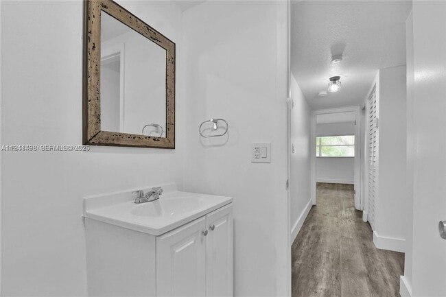 Building Photo - 9371 Fontainebleau Blvd