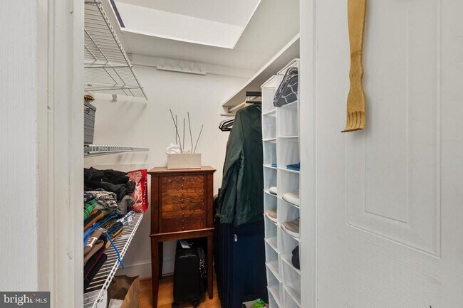 Building Photo - 301 G St NE