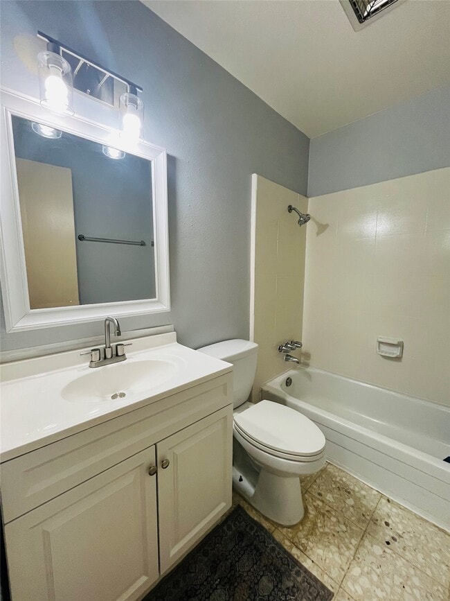 Building Photo - 11609 Chimney Rock Rd