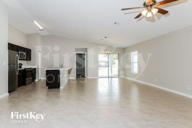 Building Photo - 2568 SW Deckard St