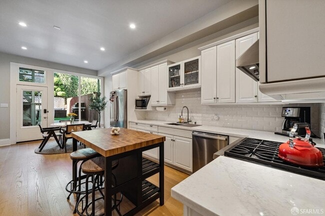 Building Photo - 2856 Sacramento St