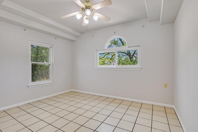 Building Photo - 2101 Chaparral Dr
