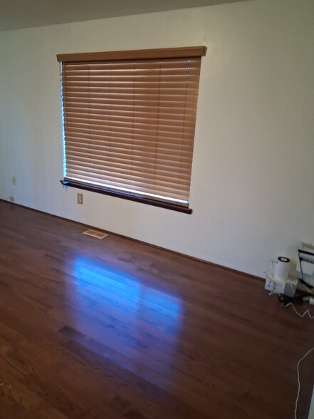 Building Photo - 1345 Beach Ave