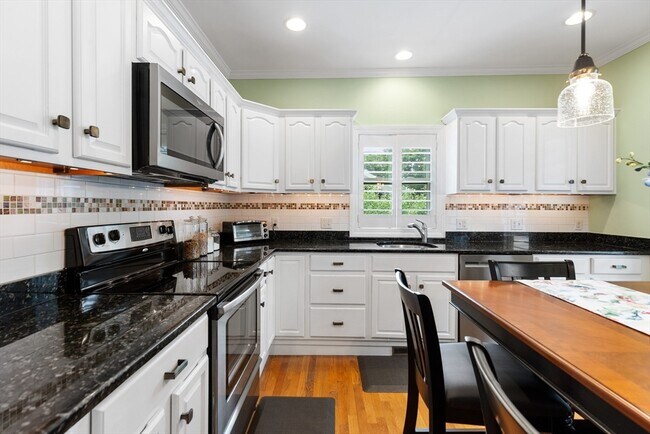 Building Photo - 46 Yale Ave