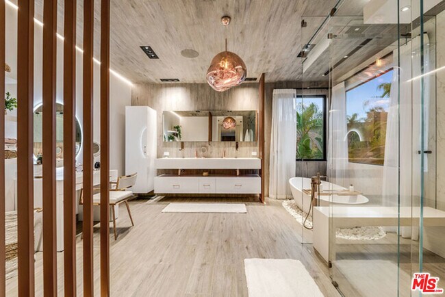 Building Photo - 25879 Chalmers Pl