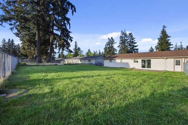 Building Photo - MOVE IN READY NOW! 3 bedrooms, 1.5 baths 1 car garage. Easy JBLM commute! North Thurston School D...