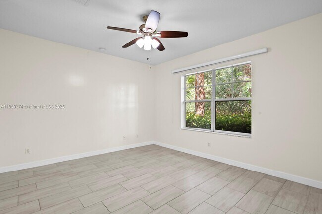 Building Photo - 2700 Creekside Dr