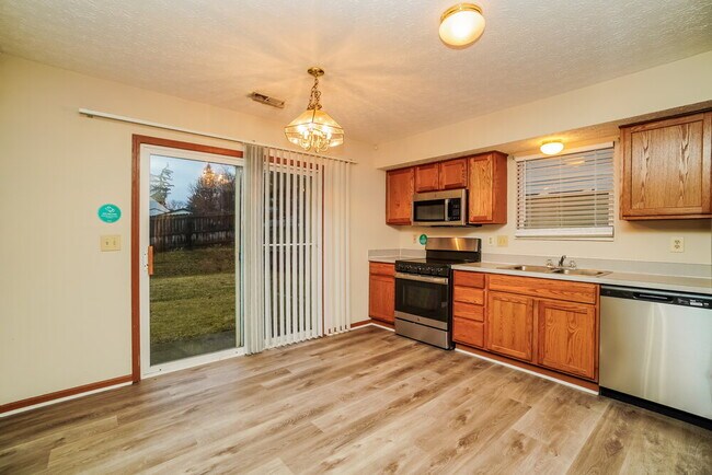 Building Photo - 6150 Kensington Glen Dr