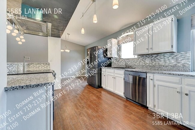 Building Photo - 5585 Lantana Dr