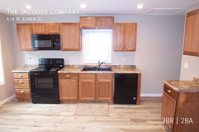 Building Photo - Newly Remodeled 3 Bedroom 2 Bath Convenien...