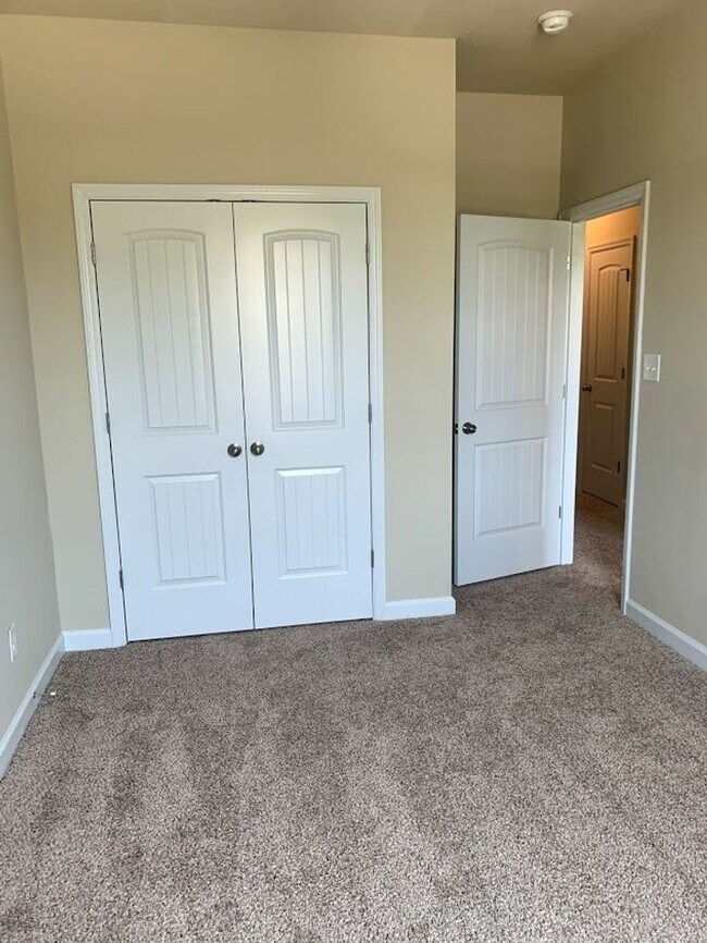 Building Photo - 3 Bedroom/2.5 Bath - Holly Ridge - The Lan...