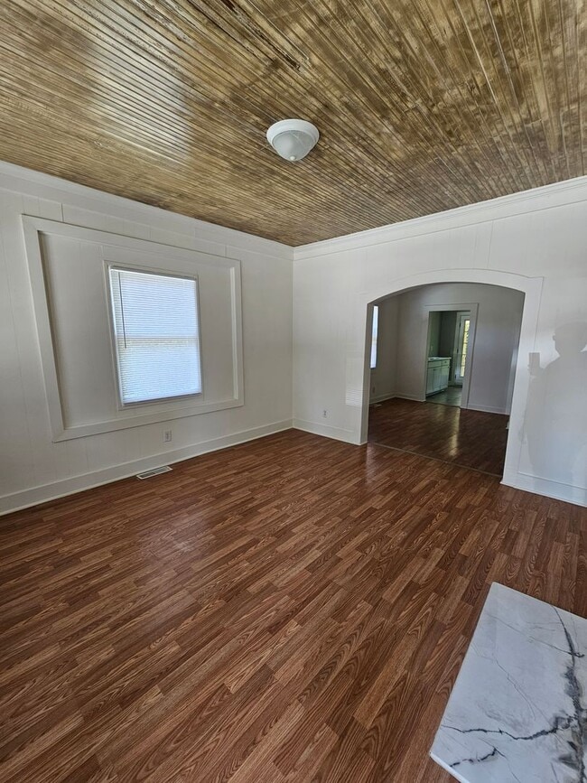 Building Photo - Must see! 2 BR in High Point