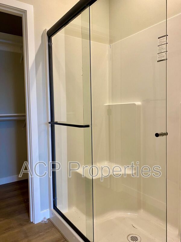 Building Photo - 110 Baker St