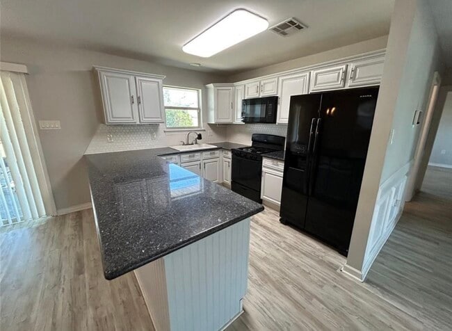 Building Photo - 8287 Benjamin St