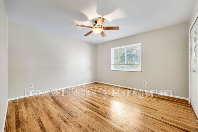 Building Photo - 403 Elmwood Dr