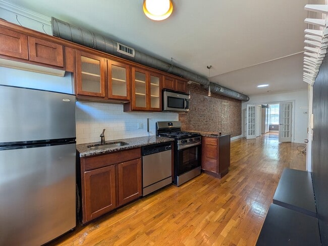 Building Photo - 208 6th St