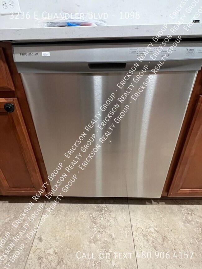 Building Photo - 3236 E Chandler Blvd