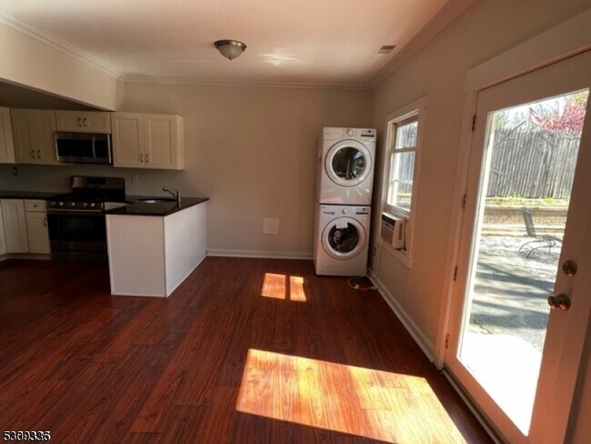 Primary Photo - 30 Gregory Ave
