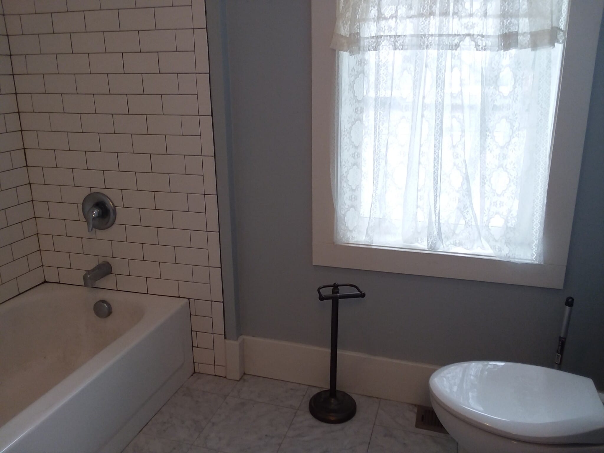 Full bathtub/shower - 215 N Emmett Ave
