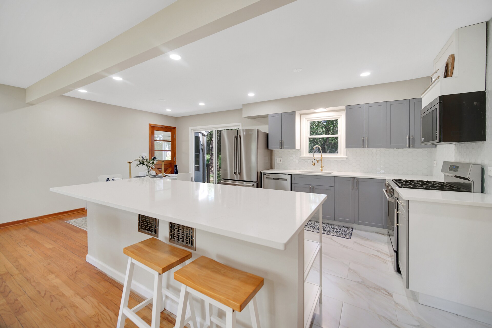 Building Photo - 22W362 Hackberry Dr