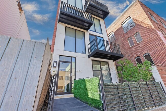 Building Photo - 2140 Wisconsin Ave NW