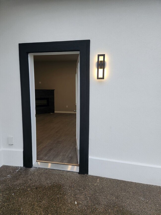 Building Photo - West Valley New 4 br plus office, 3.5 bath...