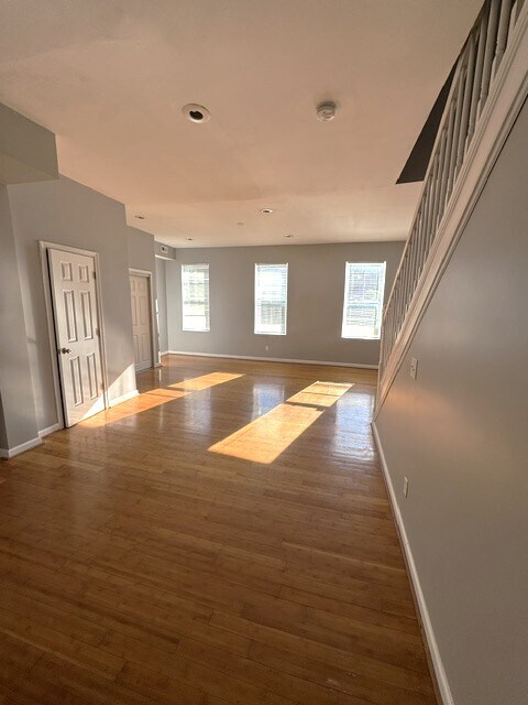 Building Photo - 2101 Chelsea Terrace