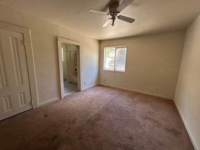 Building Photo - 3 Bedroom 1 Bathroom Single-Story