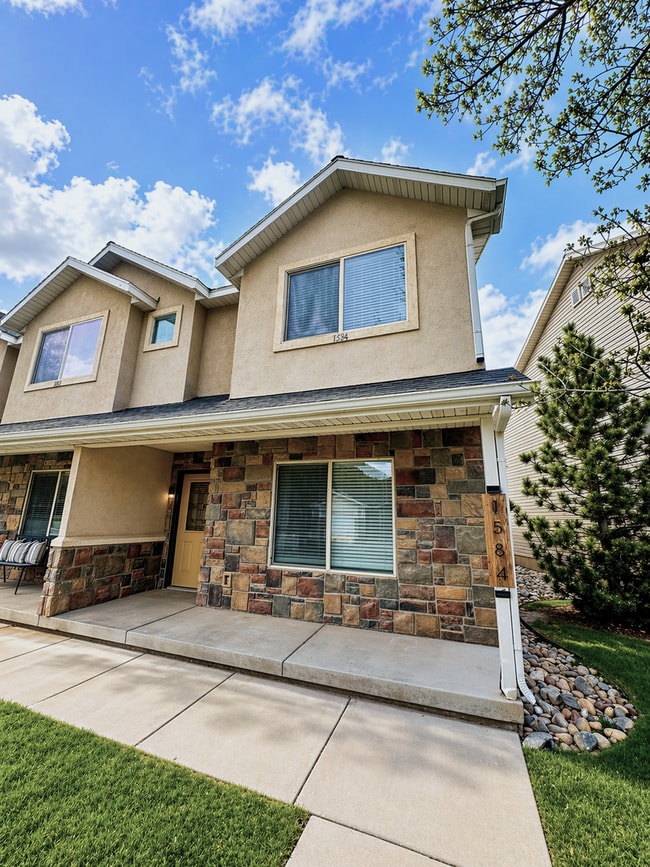 Building Photo - $1,000 Amazon Gift Card Upon Move-In | Spacious 3 Bed / 2.5 Bath Home in South Weber