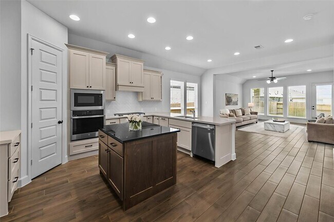 Building Photo - 176 Plumbago Loop