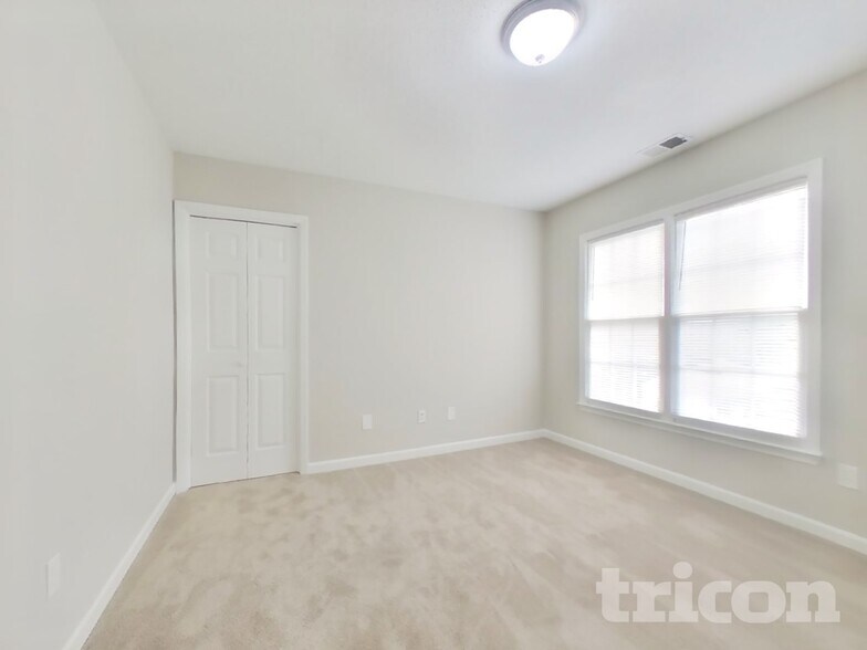 Building Photo - 5017 Sandyhook Ct NW