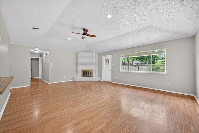 Building Photo - 2310 Woodwind Dr