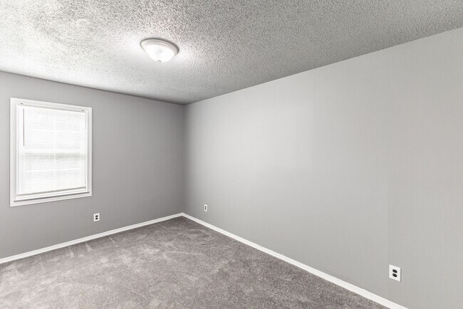 Building Photo - Greenbrier Apartments