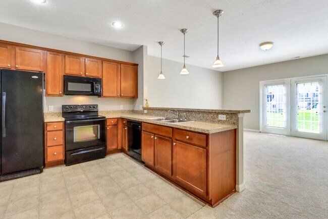 Building Photo - 3 Bed, 2. 5 Bath Like New Townhome in Richmond Hill