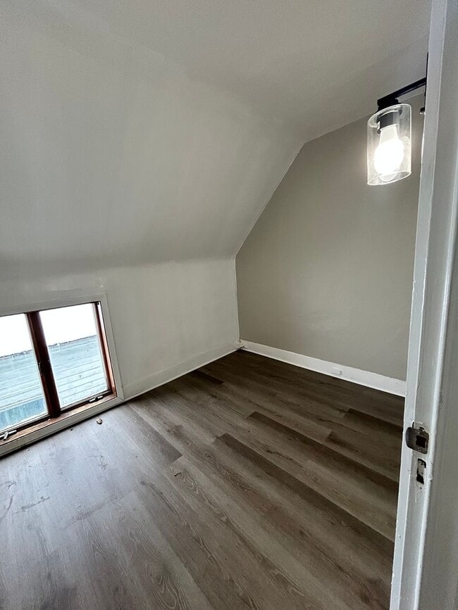 Building Photo - 701 Perry St