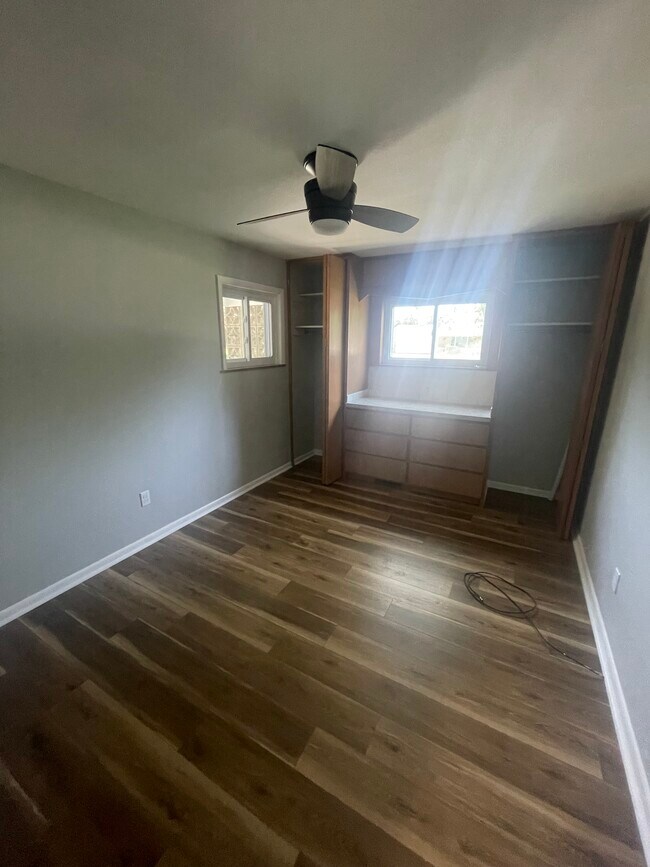 2nd bedroom - 4384 Walton Plz