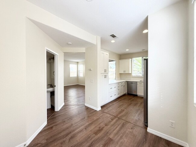 Building Photo - Single Family Home in Mission San Luis Rey!