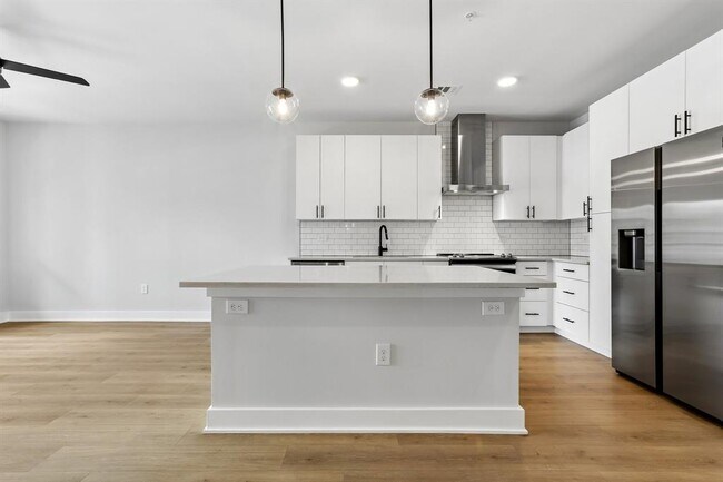 Building Photo - 3101 Govalle Ave