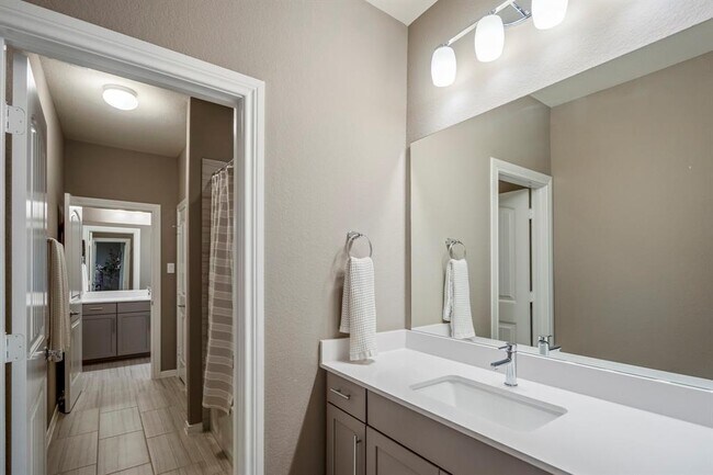Building Photo - 28203 Middlewater View Ln