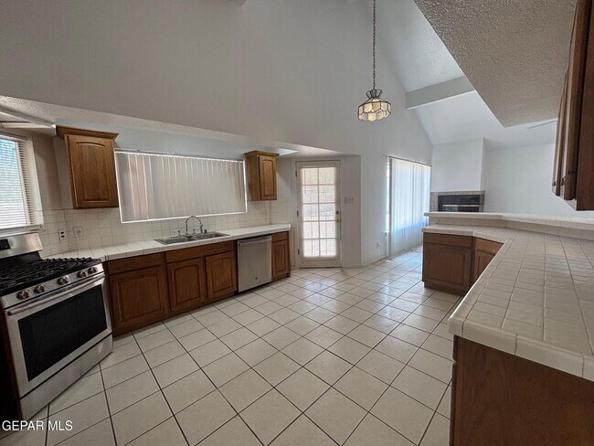 Building Photo - 7660 Le Conte Dr